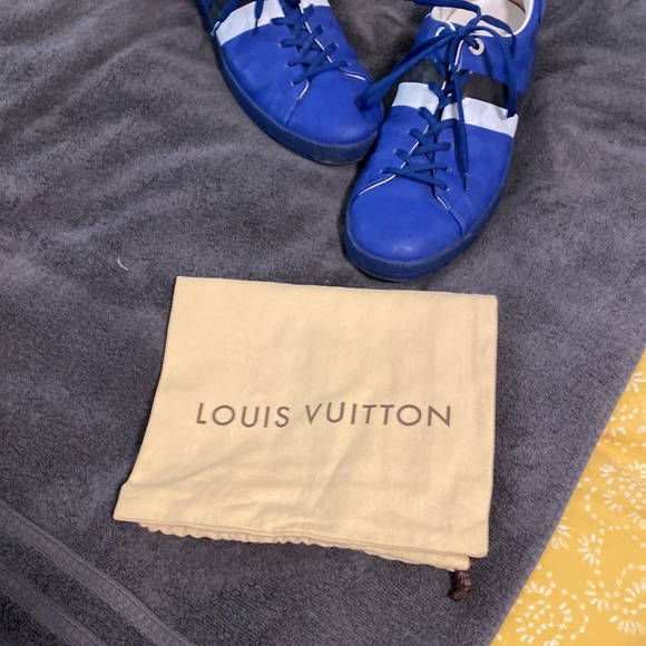 Sneakers - Picture 2 of 5